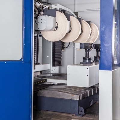 Máquina pulidora industrial de cuatro estaciones para la colocación sanitaria de las mercancías