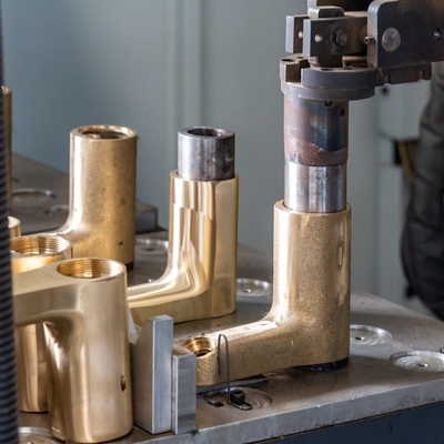Máquina pulidora robótica de pulido de los grifos del CNC automática para la colocación sanitaria de las mercancías