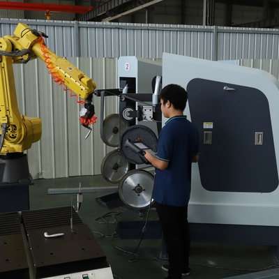 Robot automatizado de desbarbado para esmerilado y pulido | Sistema de precisión para materiales metálicos y compuestos