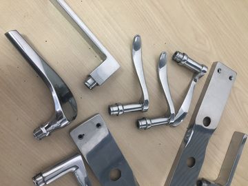 Máquina de pulido industrial: máquina de pulido CNC para rectificar superficies metálicas para manijas de acero inoxidable