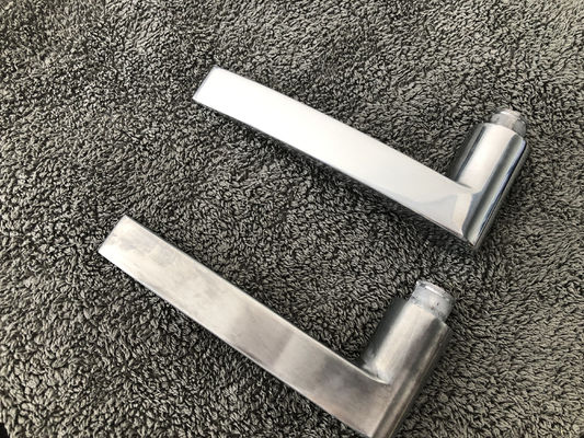 Máquina de pulido automático de cuatro estaciones para grifo de forma compleja