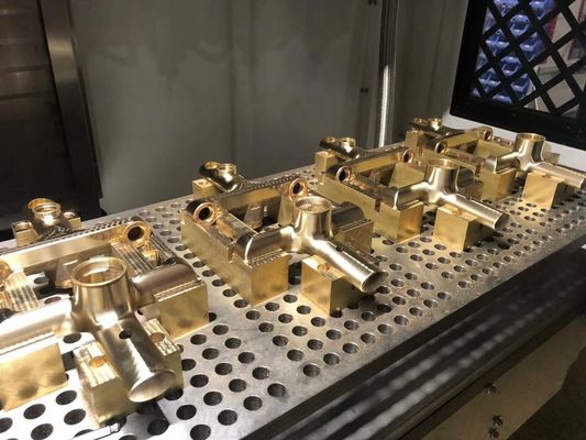 Máquina pulidora del sistema de control de Mitsubishi CNC para los accesorios de la colocación del cuarto de baño