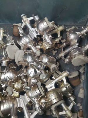 Línea completa de la máquina de fundición a presión de la presión baja para la fabricación de cobre amarillo del contador del agua